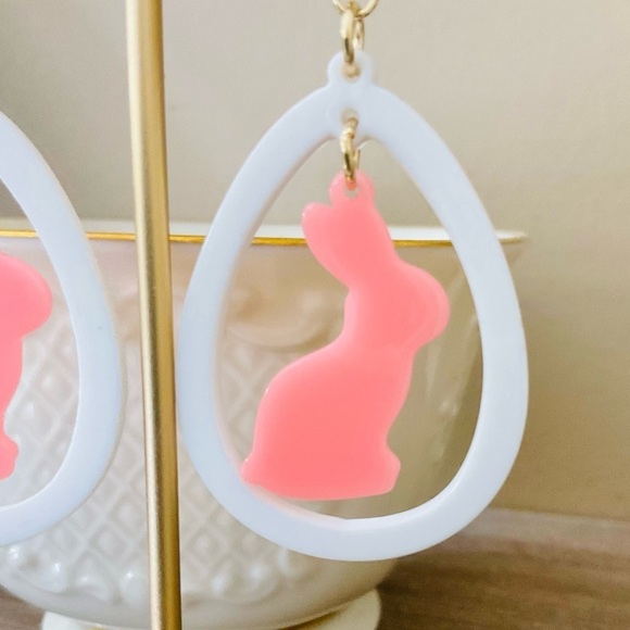 - New Easter Pink & White Egg And Bunny Cute Stylish Dangle Drop Earrings - Picture 4 of 7
